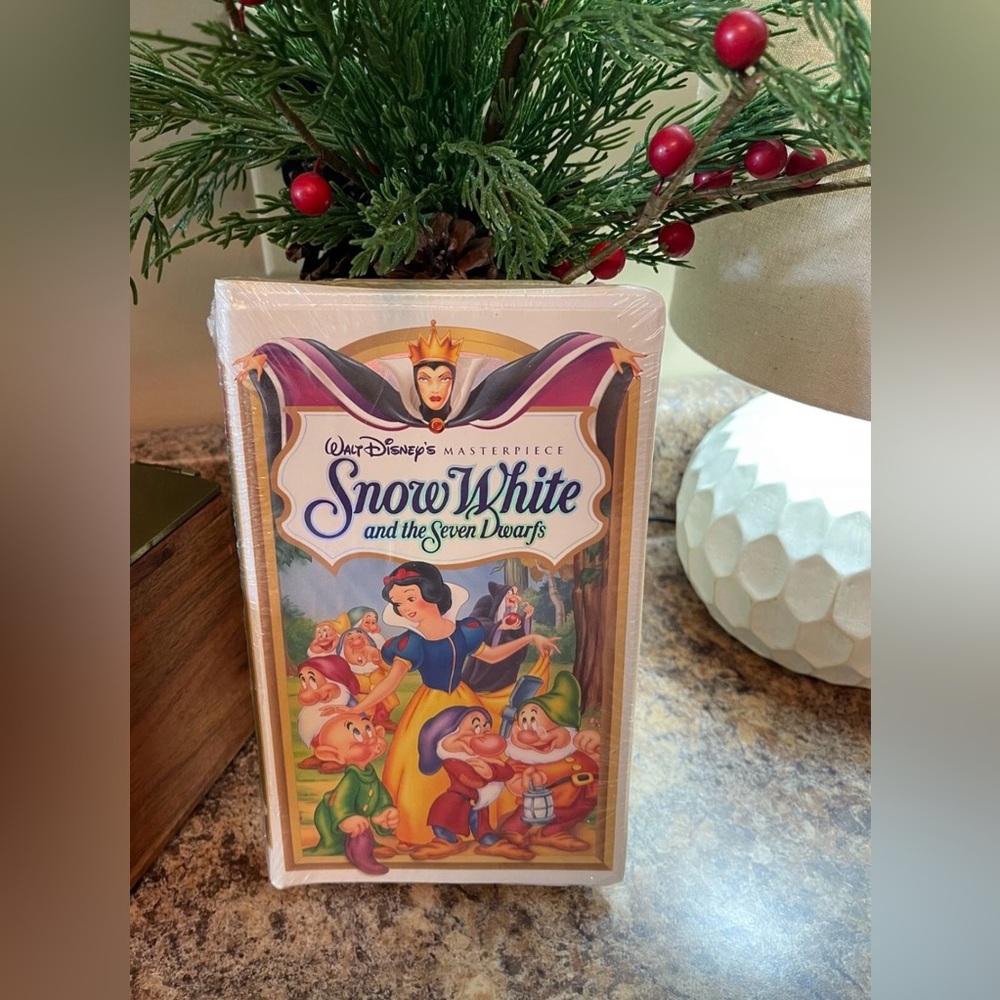 Sealed Snow White And The Seven Dwarfs (VHS)